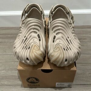 SALEHE BEMBURY CROCS POLLEX CLOG SIZE 8 HORCHATA BRAND NEW